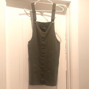 NWT Olive overall dress, Size M